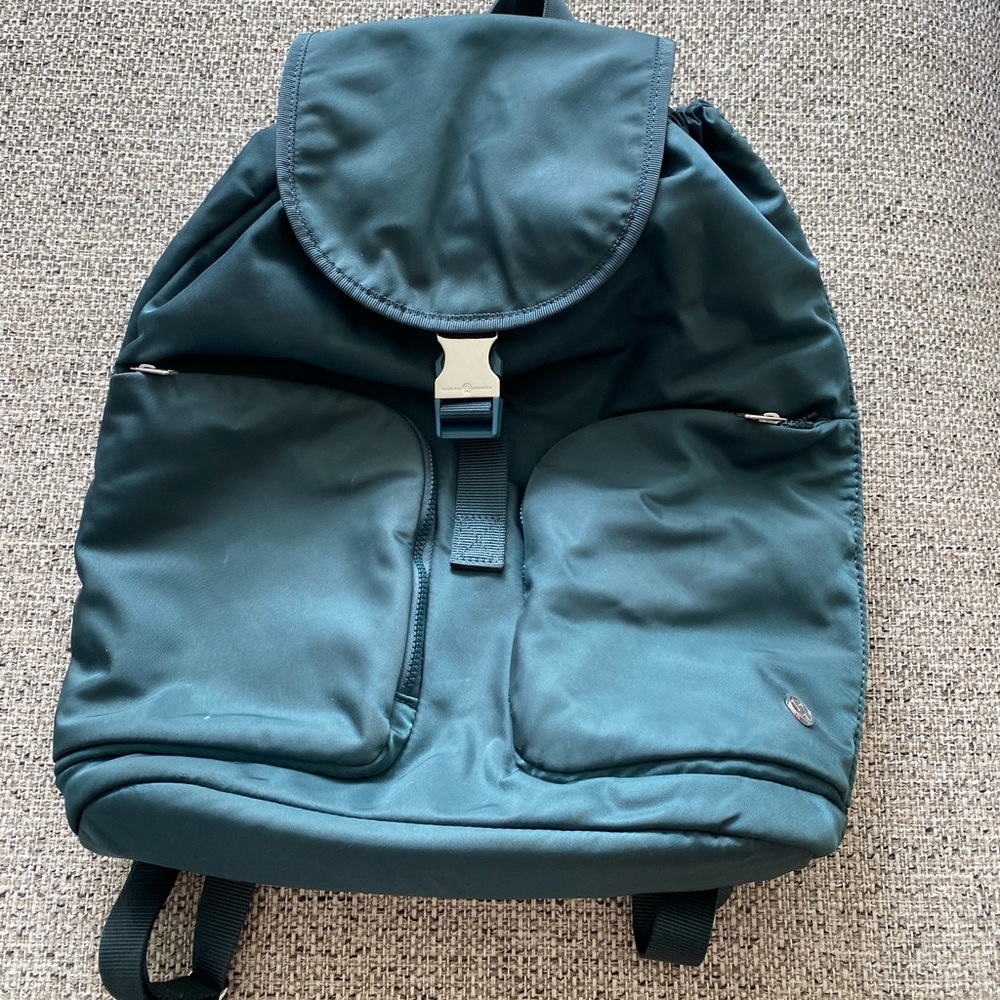 Green lulu lemon back pack